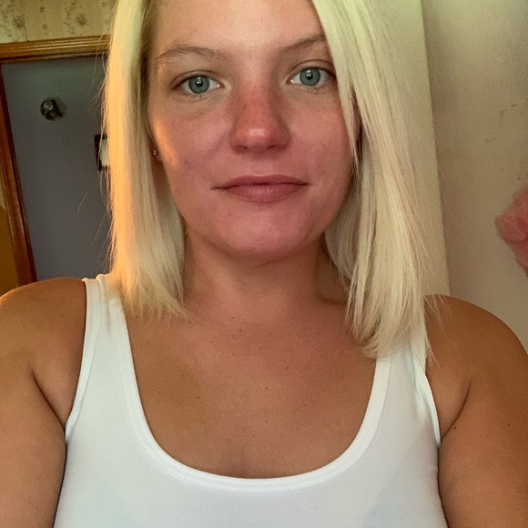 Meet your Posher, Brooke - Picture 1 of 1